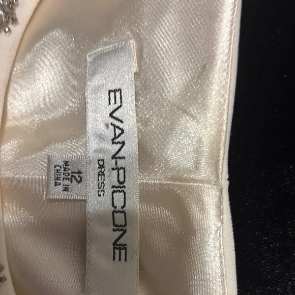 Evan Picone Cream Sheath Dress with Flutter Cap Sleeves - Picture 3 of 3